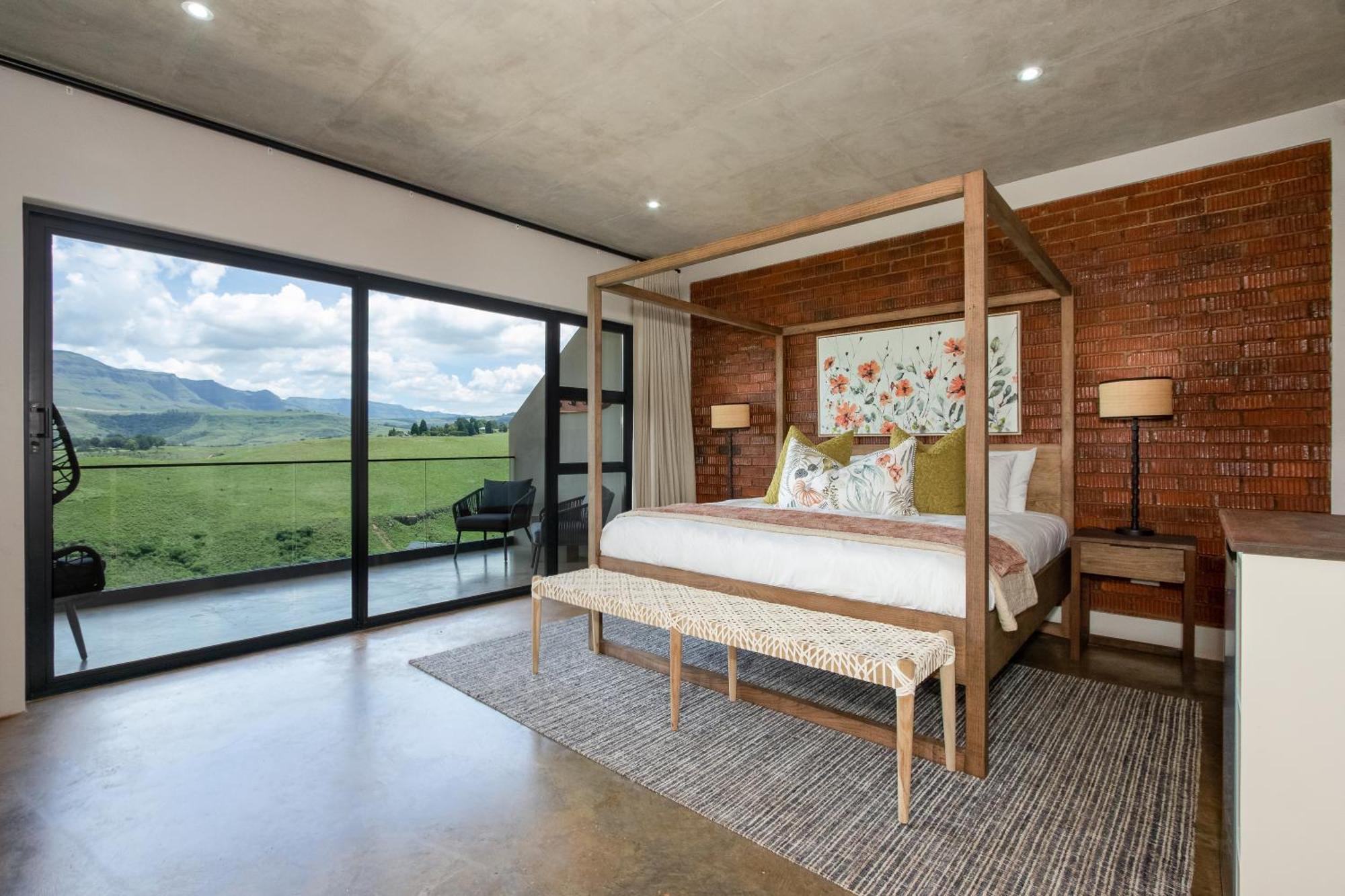 Dragonview Lodge Champagne Valley Exterior photo