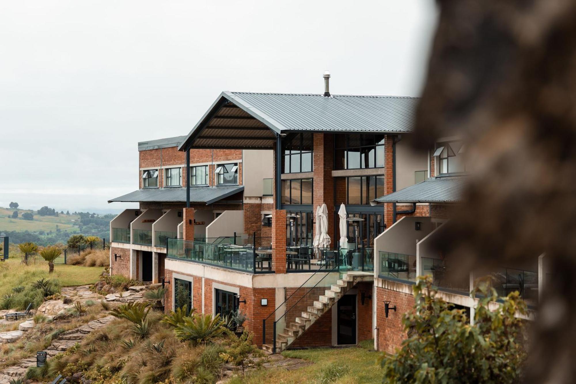 Dragonview Lodge Champagne Valley Exterior photo