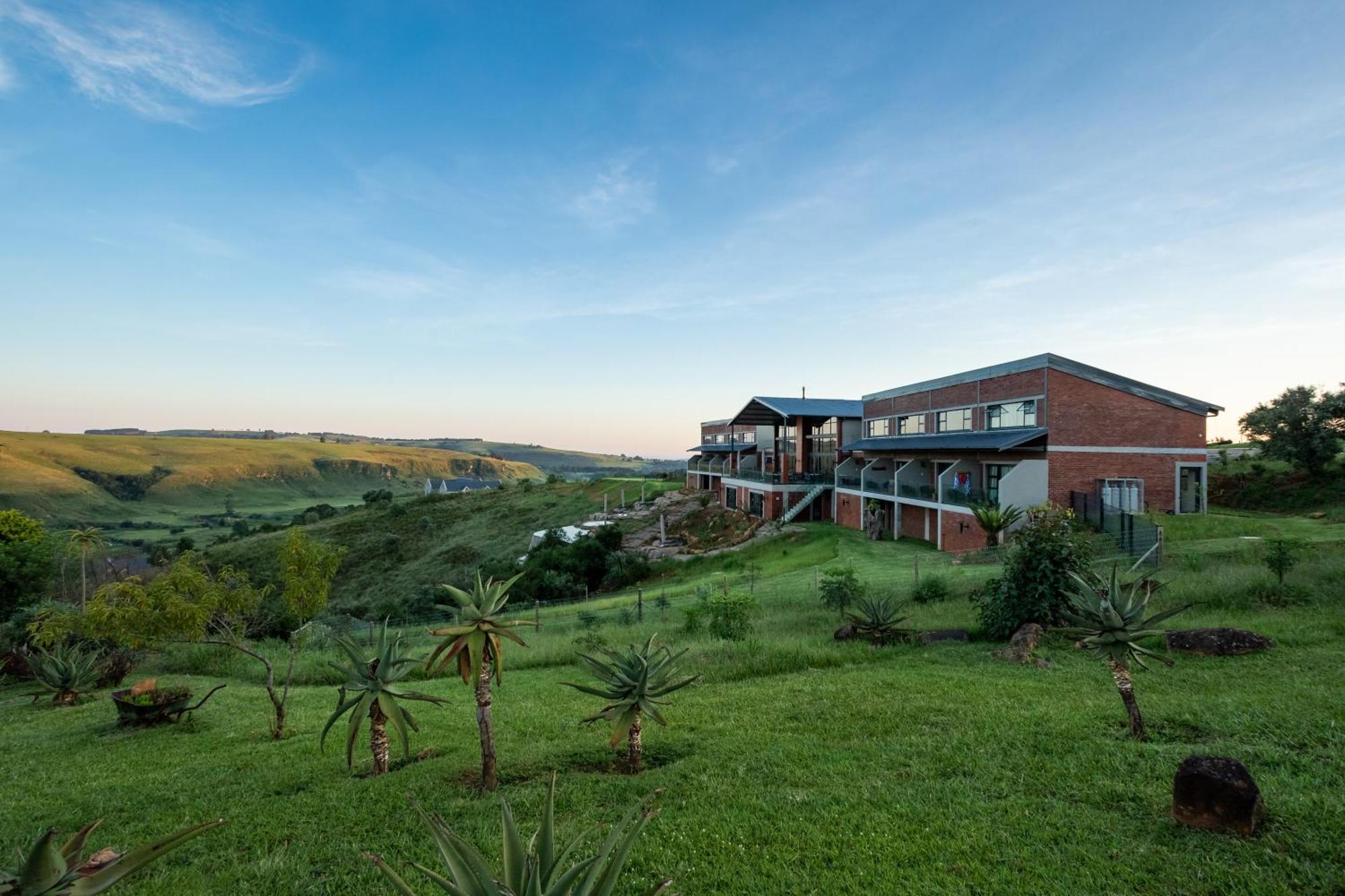 Dragonview Lodge Champagne Valley Exterior photo